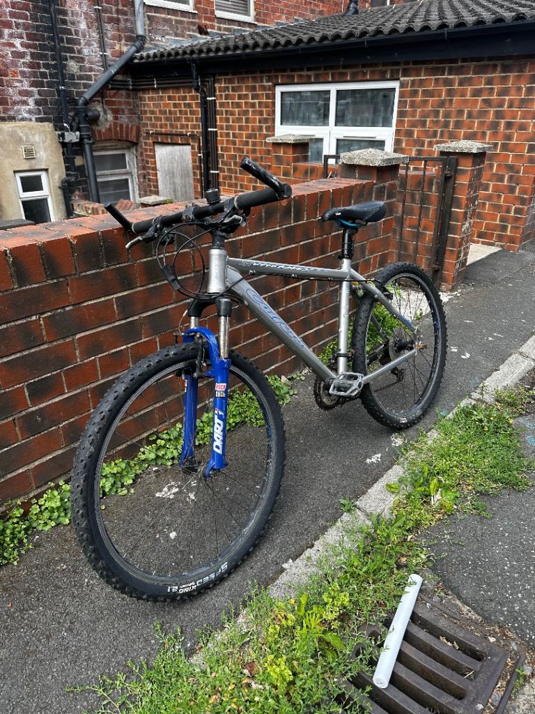 Carrera Men's Jans Mountain Bike – Grey, Good Condition