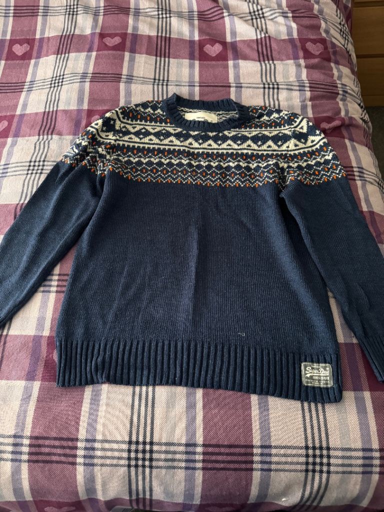 Men’s super dry jumper size XL