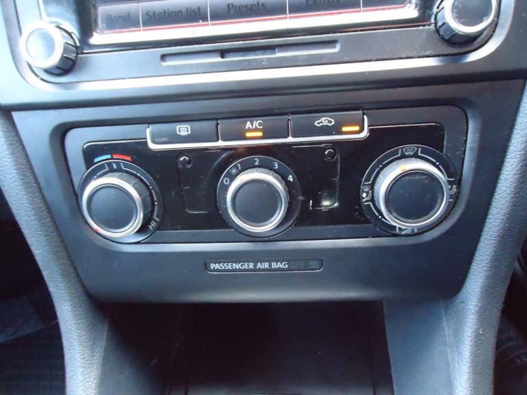 VOLKSWAGEN GOLF 1.6 TDI Match Silver Auto Diesel 2012