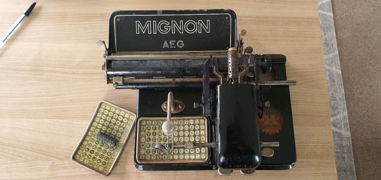 Antique AEG Mignon Model 4 typewriter 1924