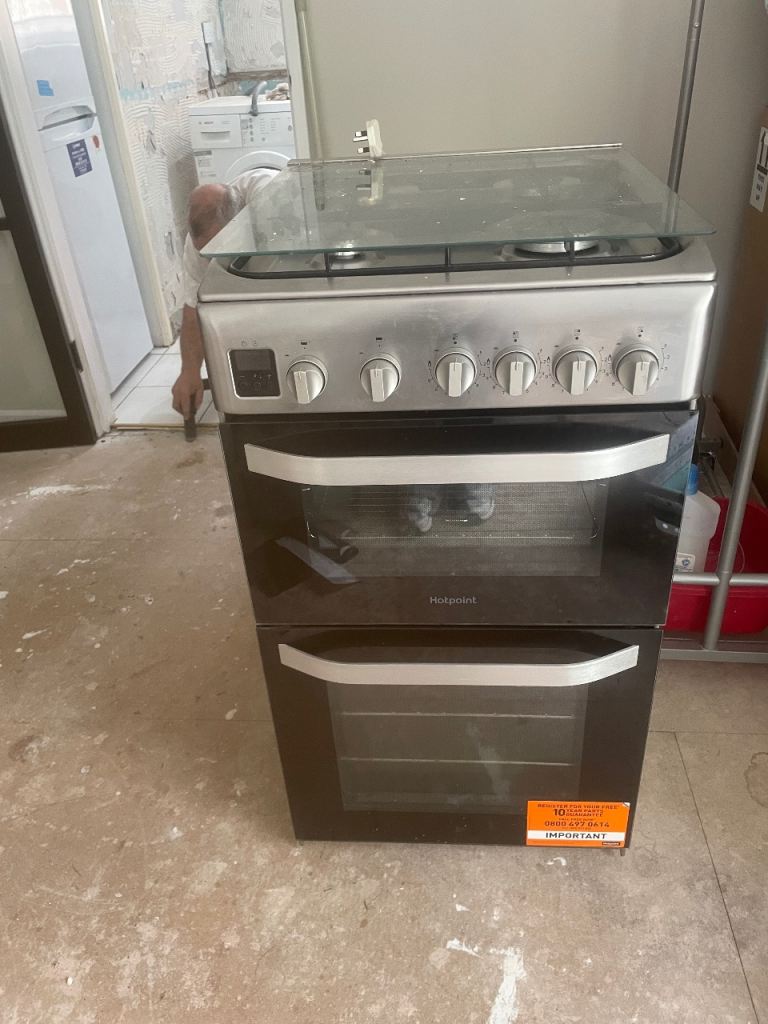 Hotpoint Freestanding Gas Cooker with Double Oven – Good Condition