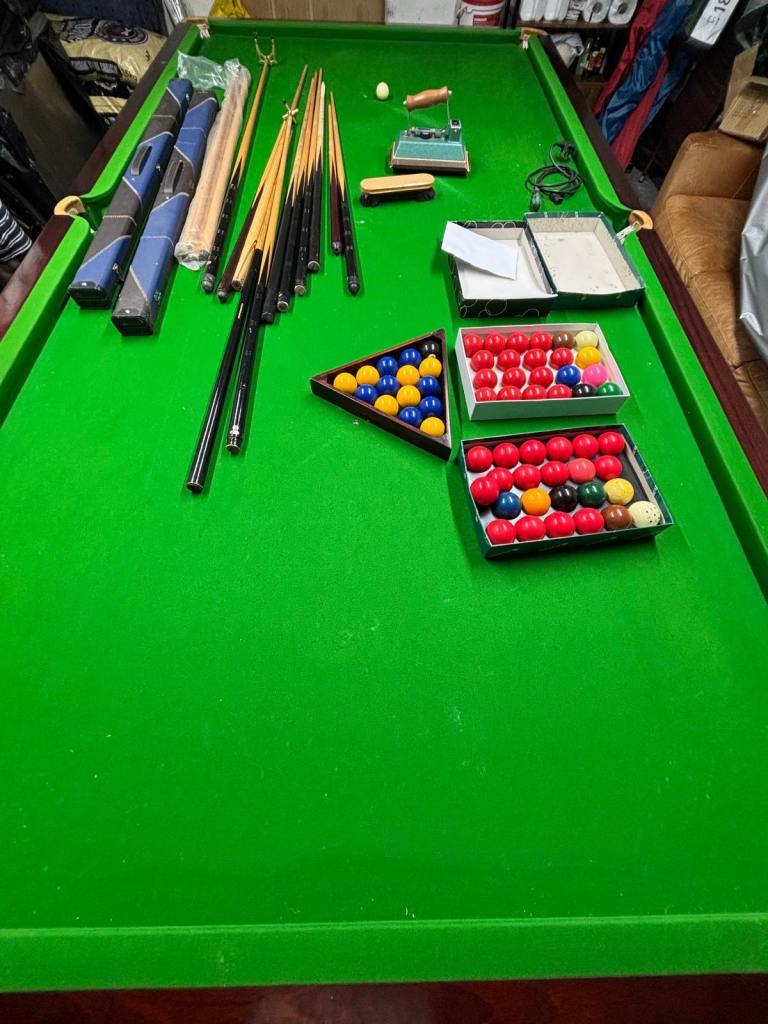 Snooker table 
