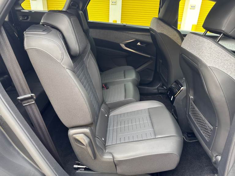 2025 Peugeot 5008 1.2 Hybrid 136 GT 5dr e-DSC6 HATCHBACK PETROL Automatic