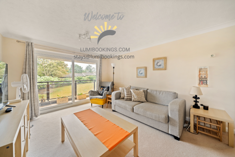Medium Term Family Friendly Stays in Bromley | Free Parking | ALL BILLS Included by LUMIBOOKINGS