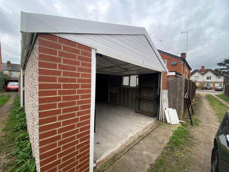 Secure Garage to Rent in RG1