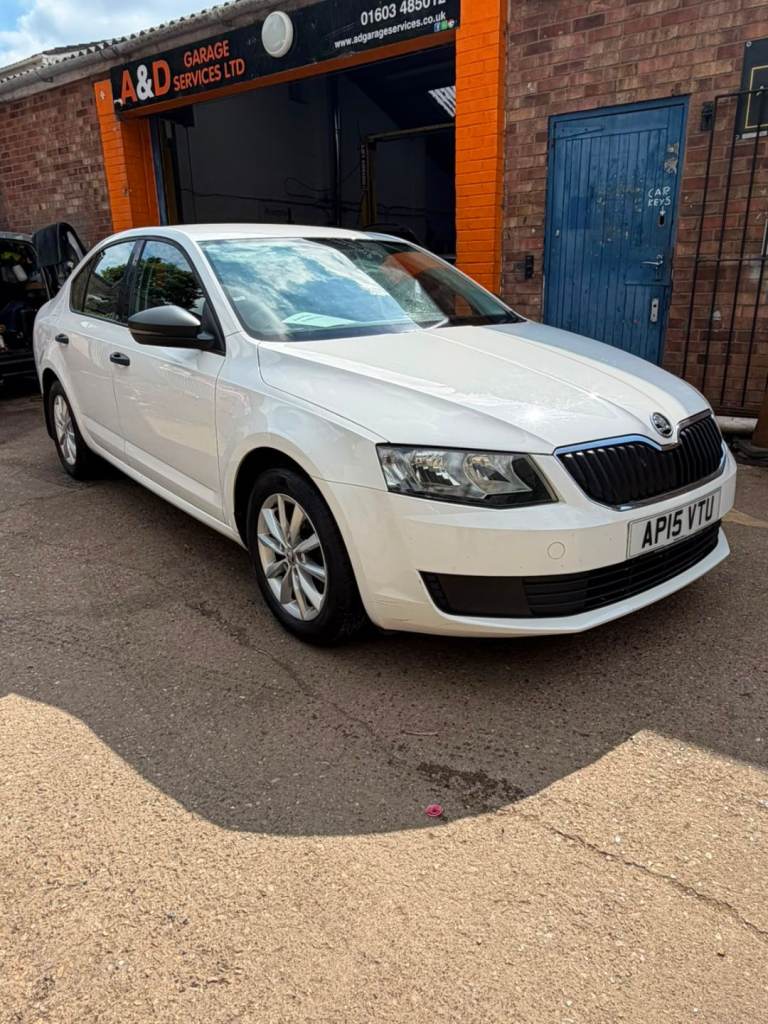 Skoda, OCTAVIA, Hatchback, 2015, Manual, 1598 (cc), 5 doors
