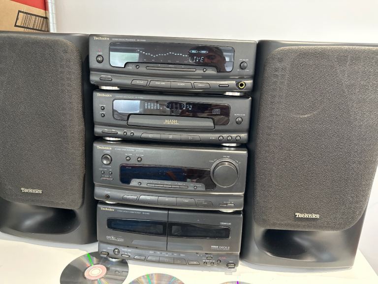 Technics Stereo System with Speakers – Good Condition