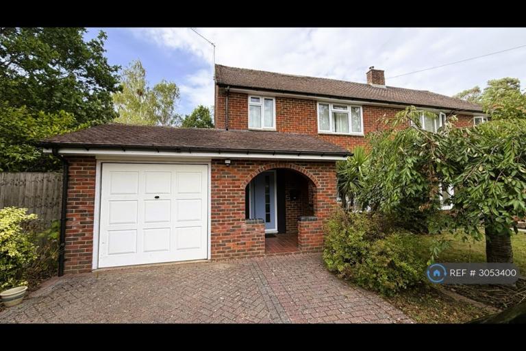 3 bedroom house in Wigmore Road, Tadley, RG26 (3 bed) (#3053400)