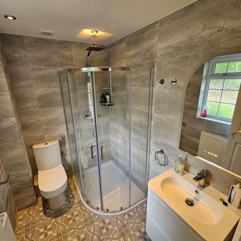 Bathroom renovation service. Laminate flooring, painter, tiler, plumber.