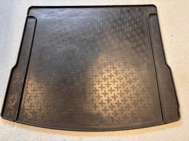 Porsche Macan rubber boot mat