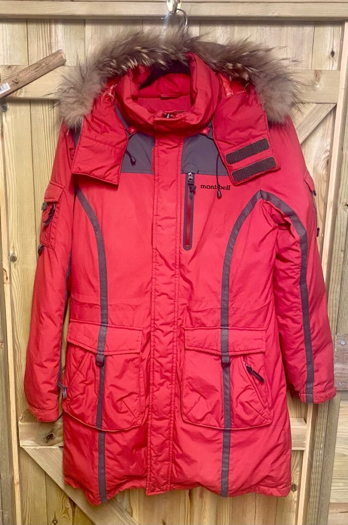 Mont-bell 90 Uk Small parka with a fur-trimmed hood (removable) .