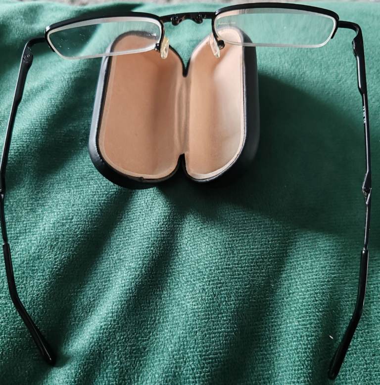 Glasses folding 