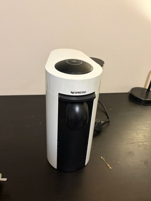 Nespresso Coffee Machine – White, Good Condition