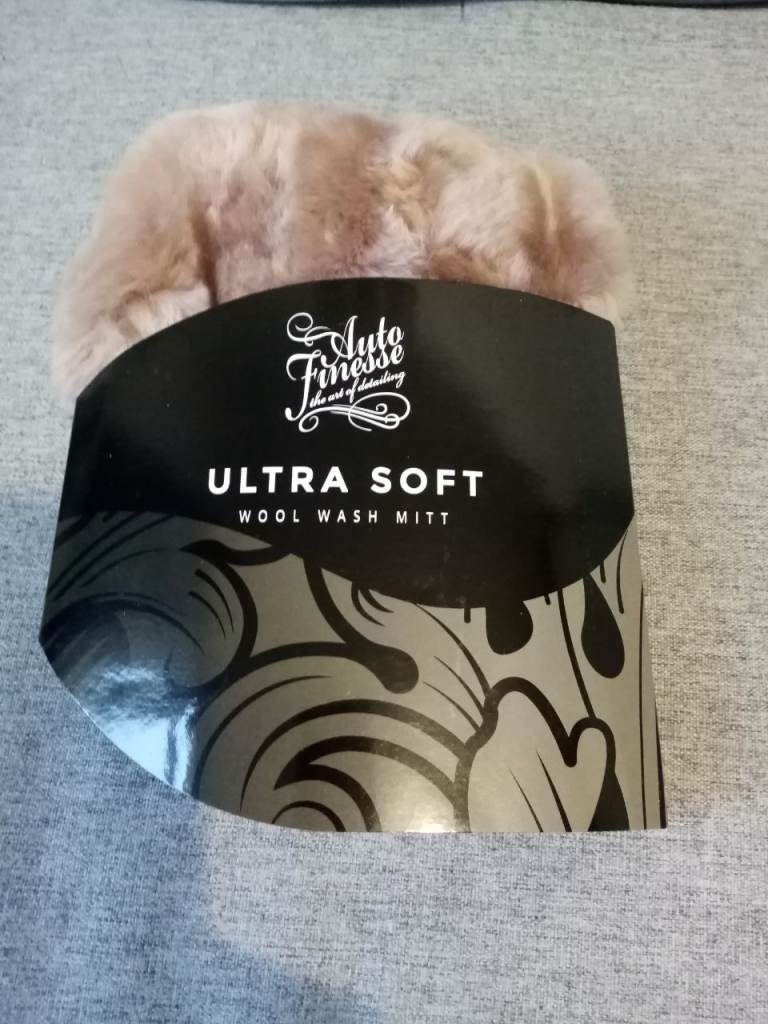 Wash mitt. 
