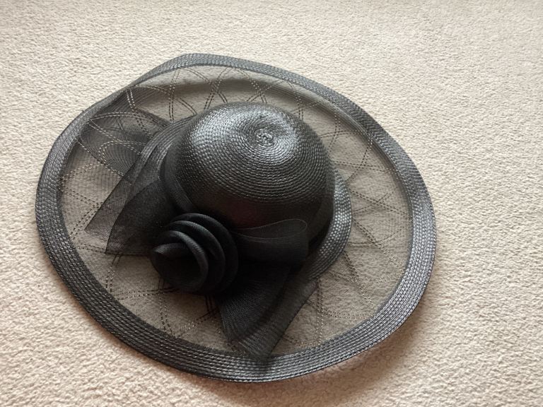 Ladies dress hat