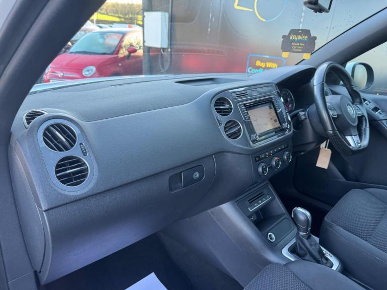 2015 Volkswagen Tiguan 2.0 TDI BlueMotion Tech R-Line DSG 4WD Euro 6 (s/s) 5dr ESTATE Diesel Auto...