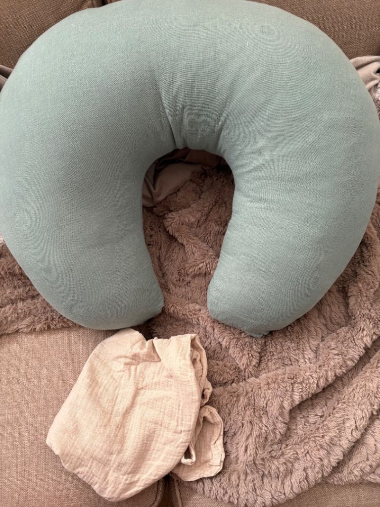 Baby feeding Support Pillow – Good condition