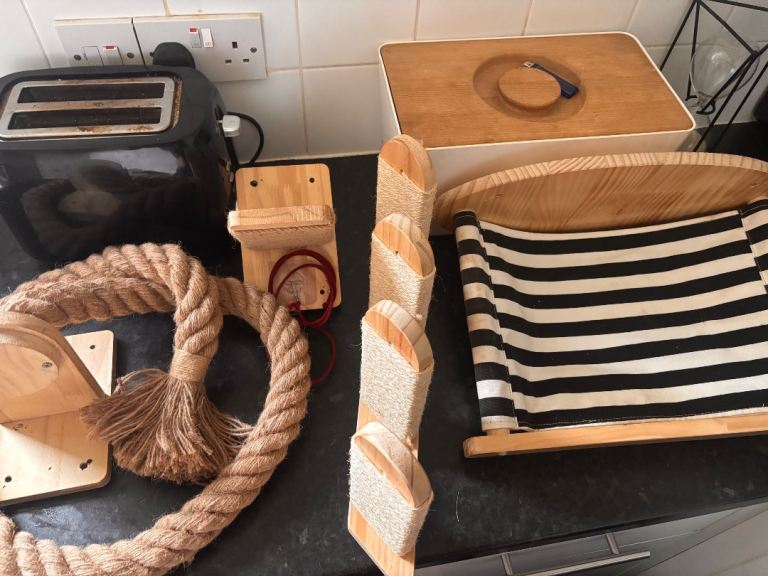 Cat climbing equipment 