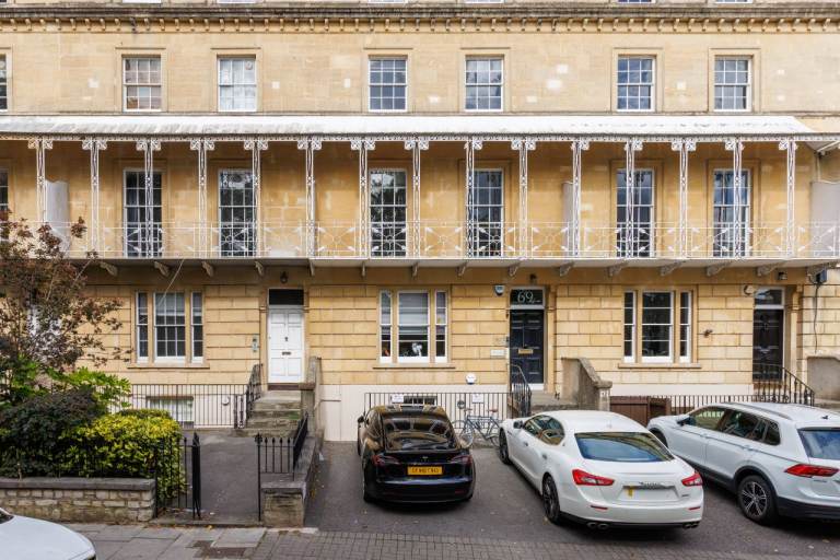 Oakfield Road, Clifton. 1,057.5 sq ft serviced office to rent