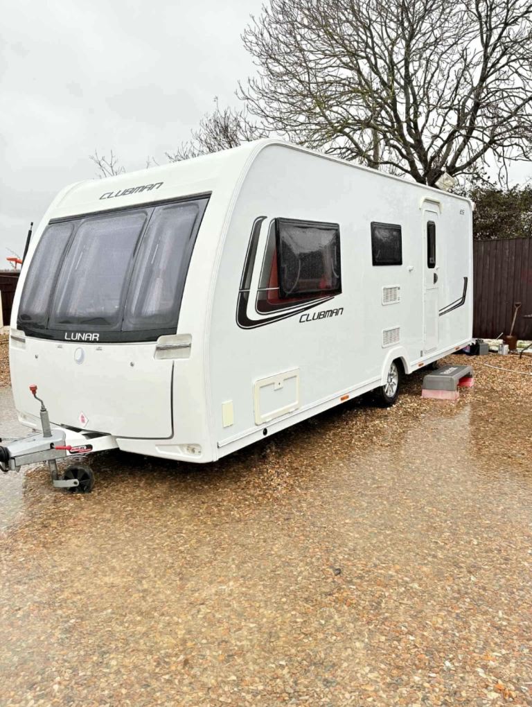 Lunar Clubman ES 4-5 berth motor mover