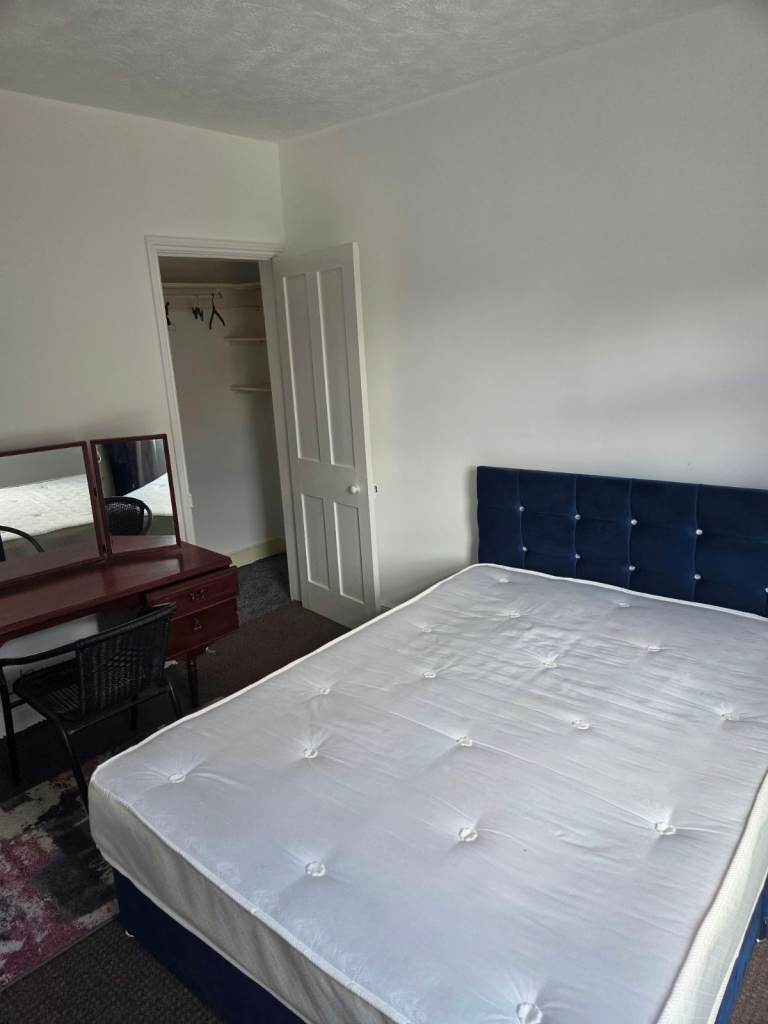 LUXURY 3-BEDROOM MID-TERRACE TO LET – LINCOLN LN5