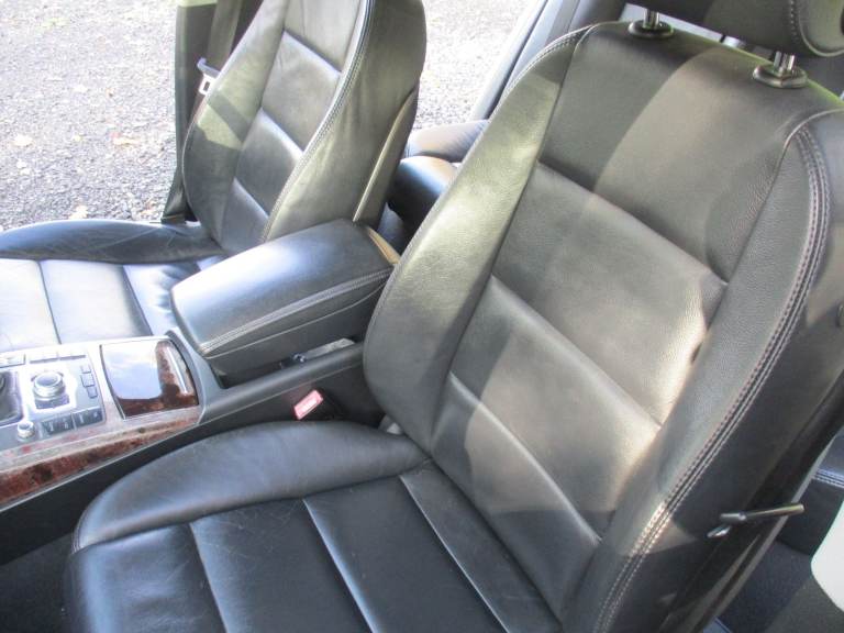 AUDI A6 2.4 SE PETROL 6 SPEED MANUAL. LOW MILEAGE. FULL SERVICE HISTORY.