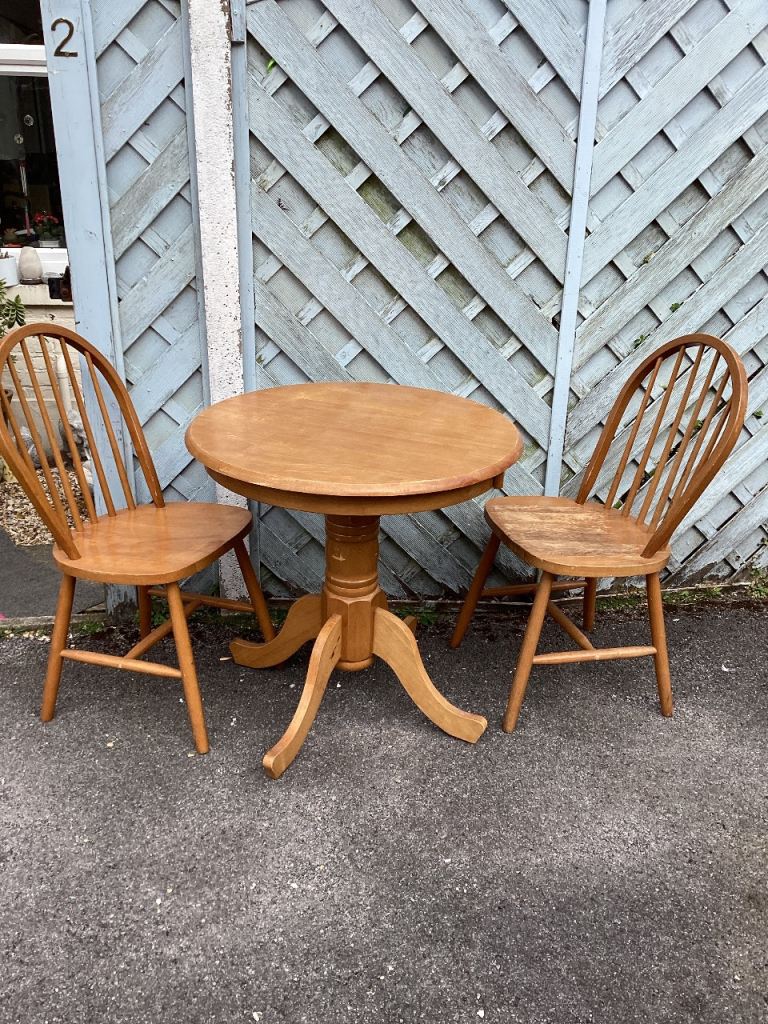 Table & chairs