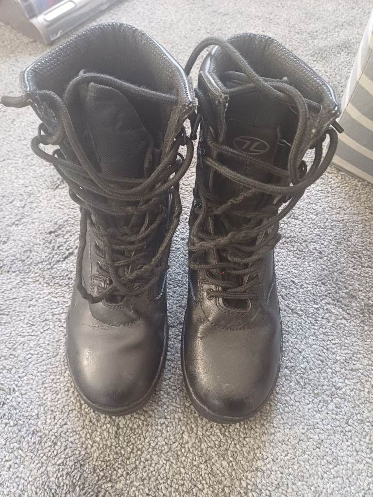 Size 5 Highlander boots for cadets  black