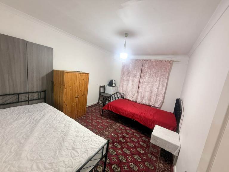 1 Large Bedroom to share in two Bedroom Property