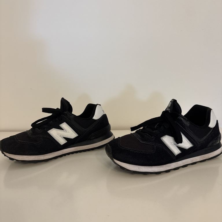 Men New Balance 574 black trainers - UK 8