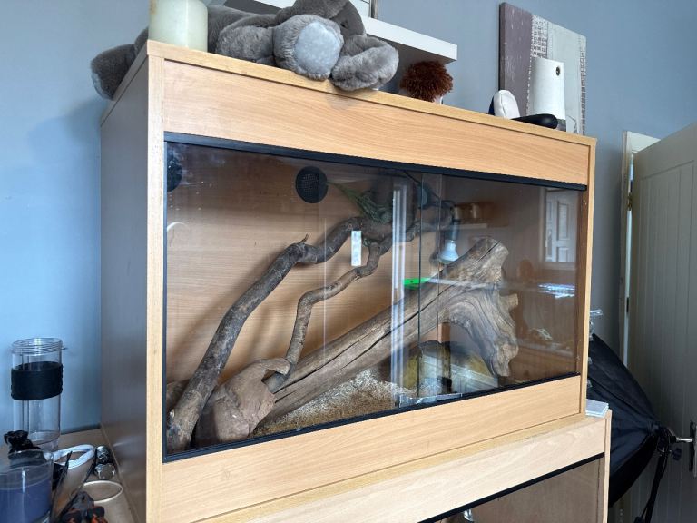 4ft Viv with lock 