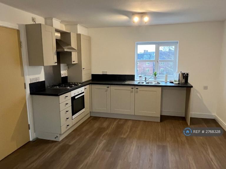 2 bedroom flat in Scholars Way, Bury, BL9 (2 bed) (#2768328)