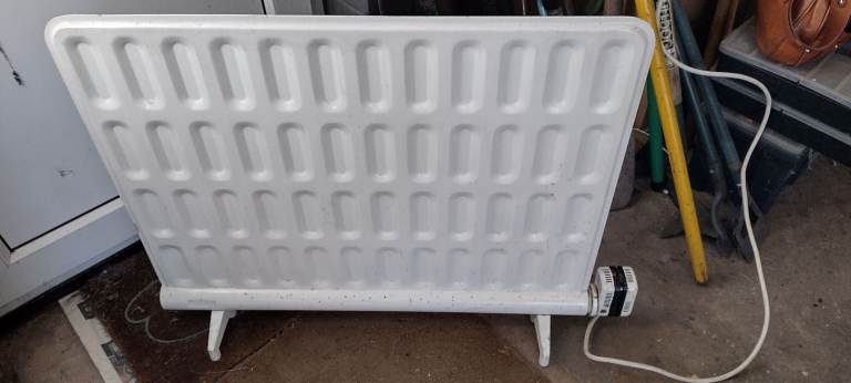 Electric panel heater 