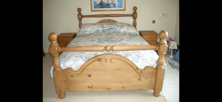 Heavy duty 5’ Kingsize pine bed frame only