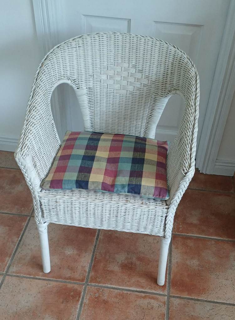 White Rattan Wicker Chair with Cushion – Good Condition