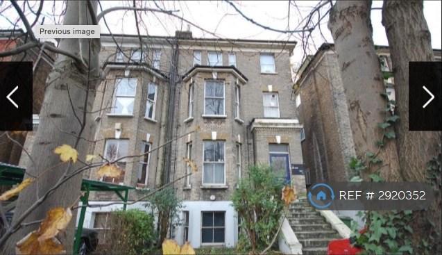 1 bedroom flat in Lee High Road, London, SE12 (1 bed) (#2920352)