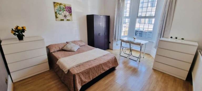 🎉 Shared Room | Relaxed Environment 💯