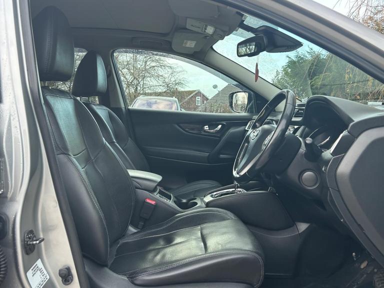 2014 Nissan Qashqai 1.6 dCi Tekna 5dr Xtronic HATCHBACK DIESEL Automatic