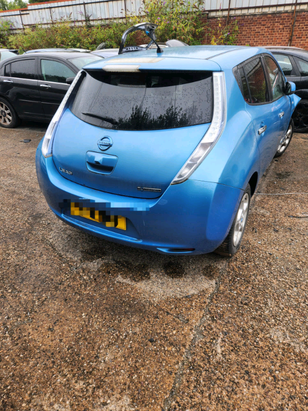 Breaking spare parts Nissan leaf 