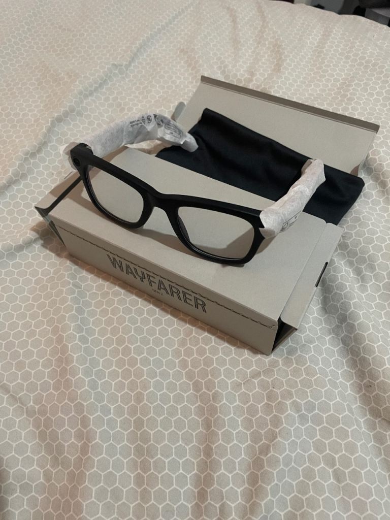 Ray-Ban Wayfarer Smart Glasses – Black, As New