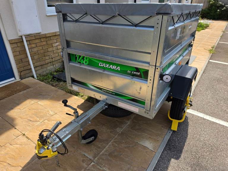 Daxara 148 Trailer with extended side panels and cover 