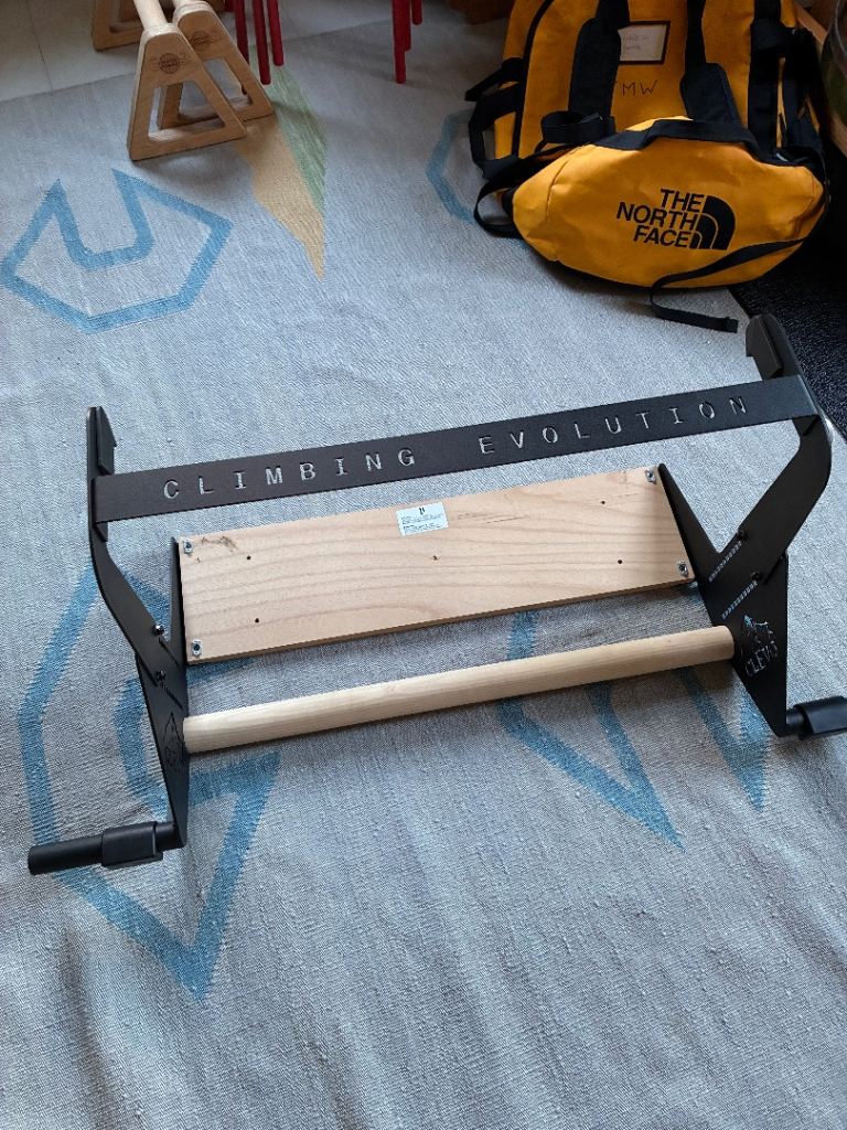 Clevo Door Hangboard - door frame mounted pull-up bar