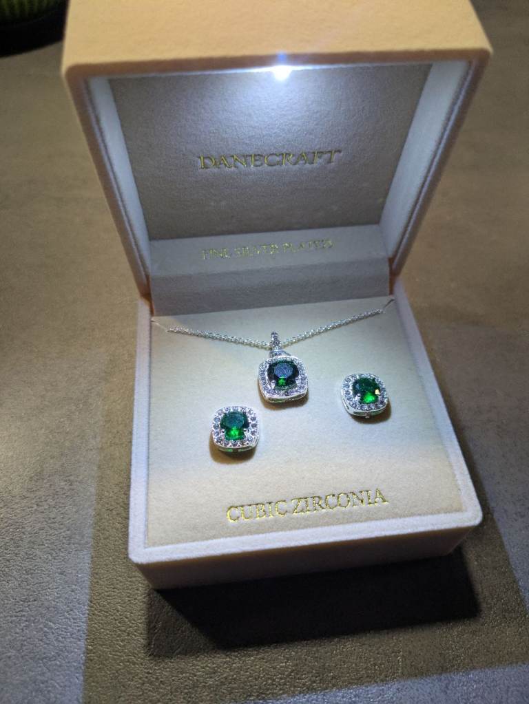 Necklace and earring gift set