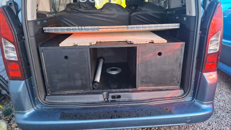 Car boot jump