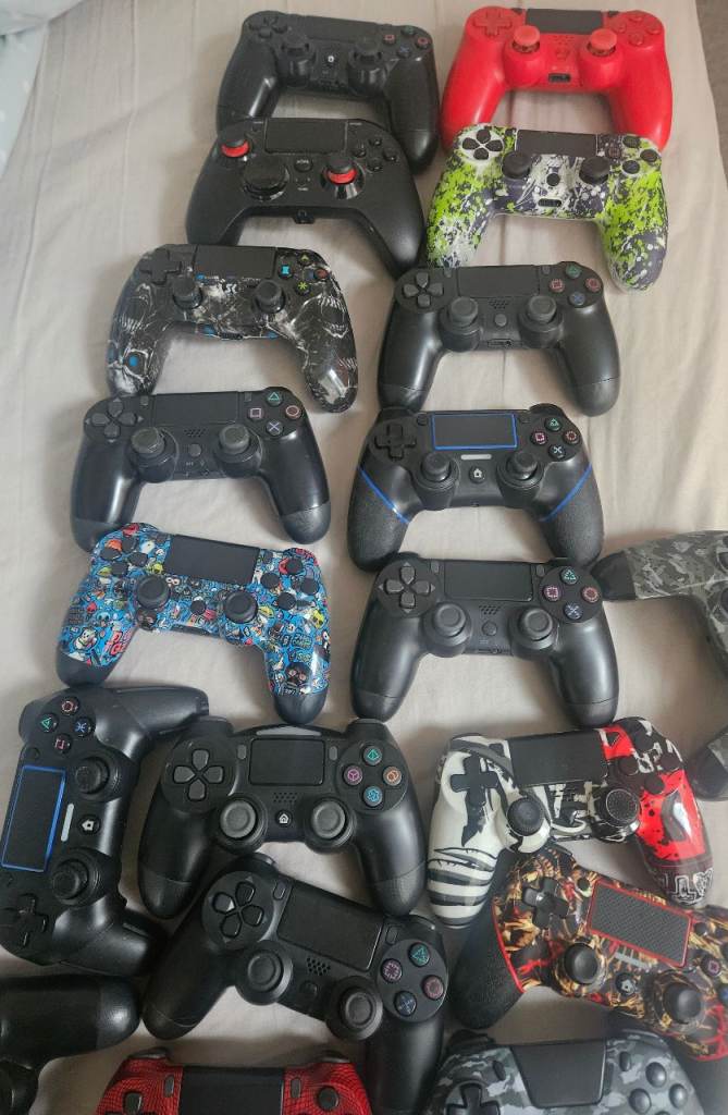 Ps4 controllers Only £15 each good condtion