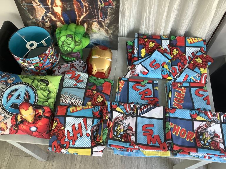 MARVEL AVENGERS CHILDS BEDROOM SET UP CURTAINS BEDDING WALL FITTINGS LIGHT SHADE