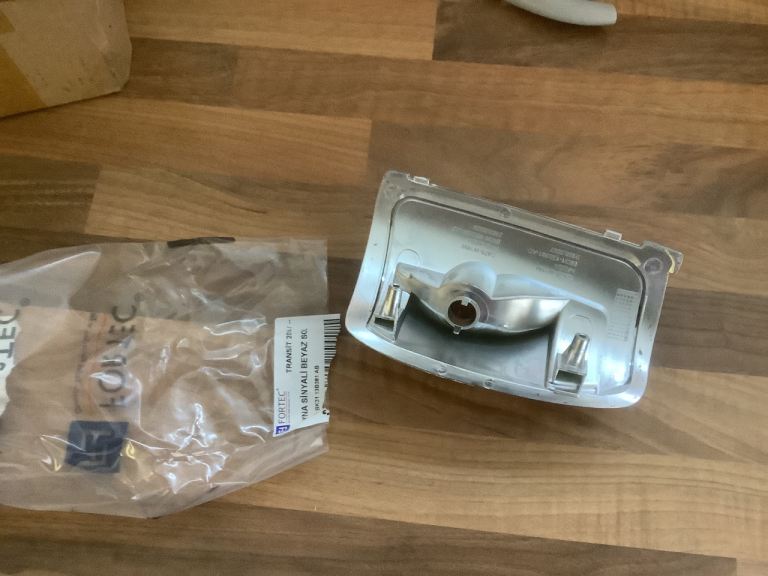 Door wing mirror indicator lens 