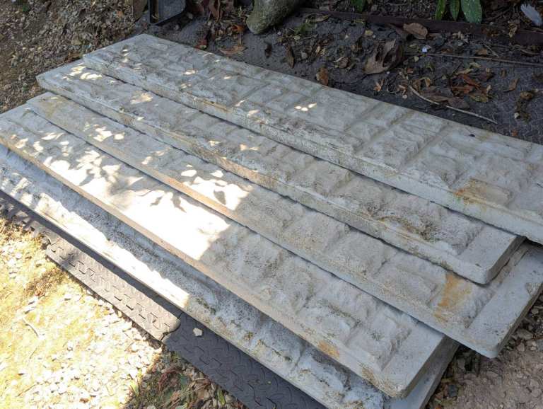 Rock faced concrete gravel boards 