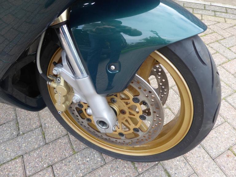 Kawasaki ZX7R S REG UNDER TRAY BRAIDED LINES CARBON CAN POWDER COATED WHEELS