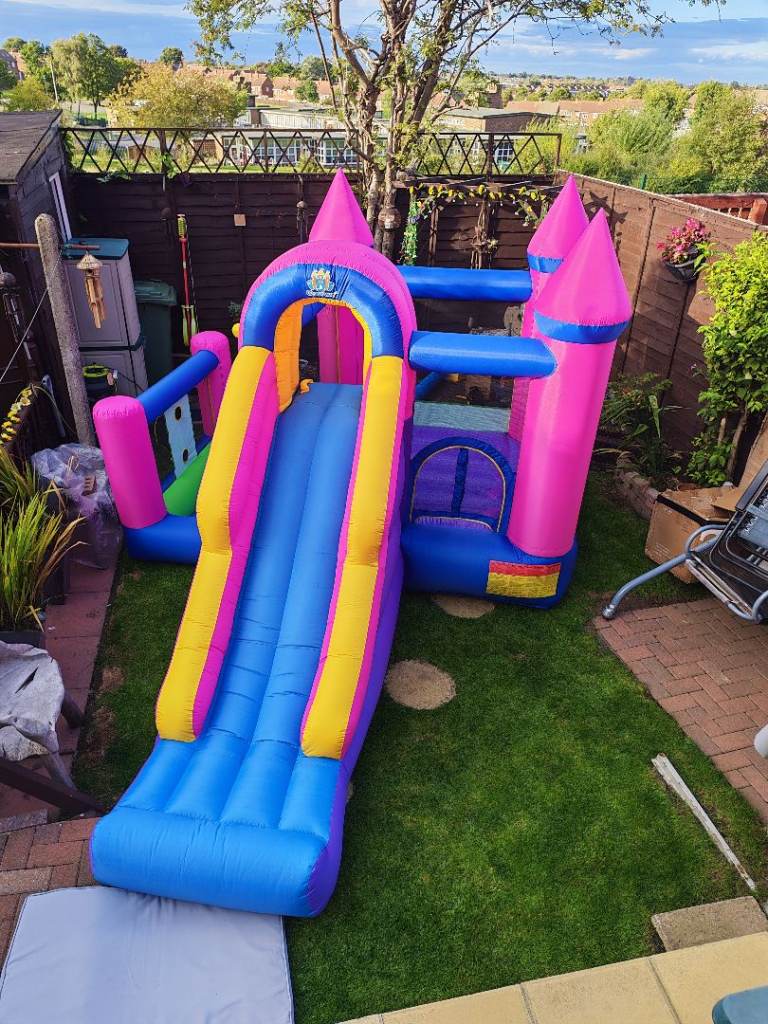 Bouncie Castle 